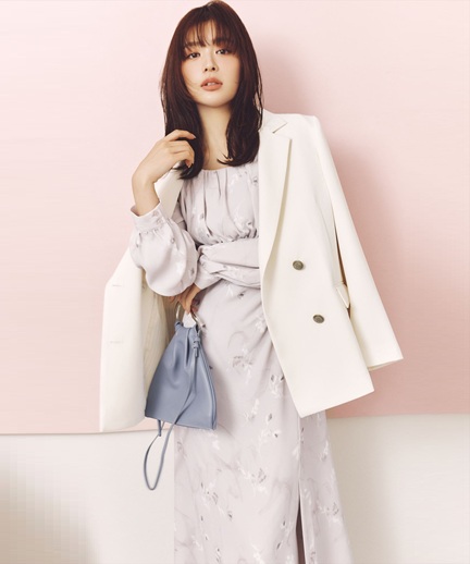 【ふぉいあーページ】 8月9日公開 WEB ALBUM｜出口夏希｜Apuweiser-riche │【公式通販